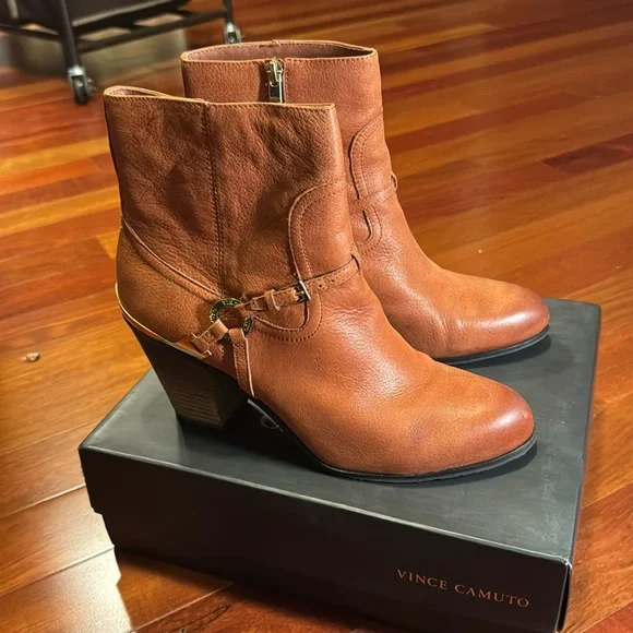 NWT VINCE CAMUTO GREGGER BOOTIE - Picture 5 of 8